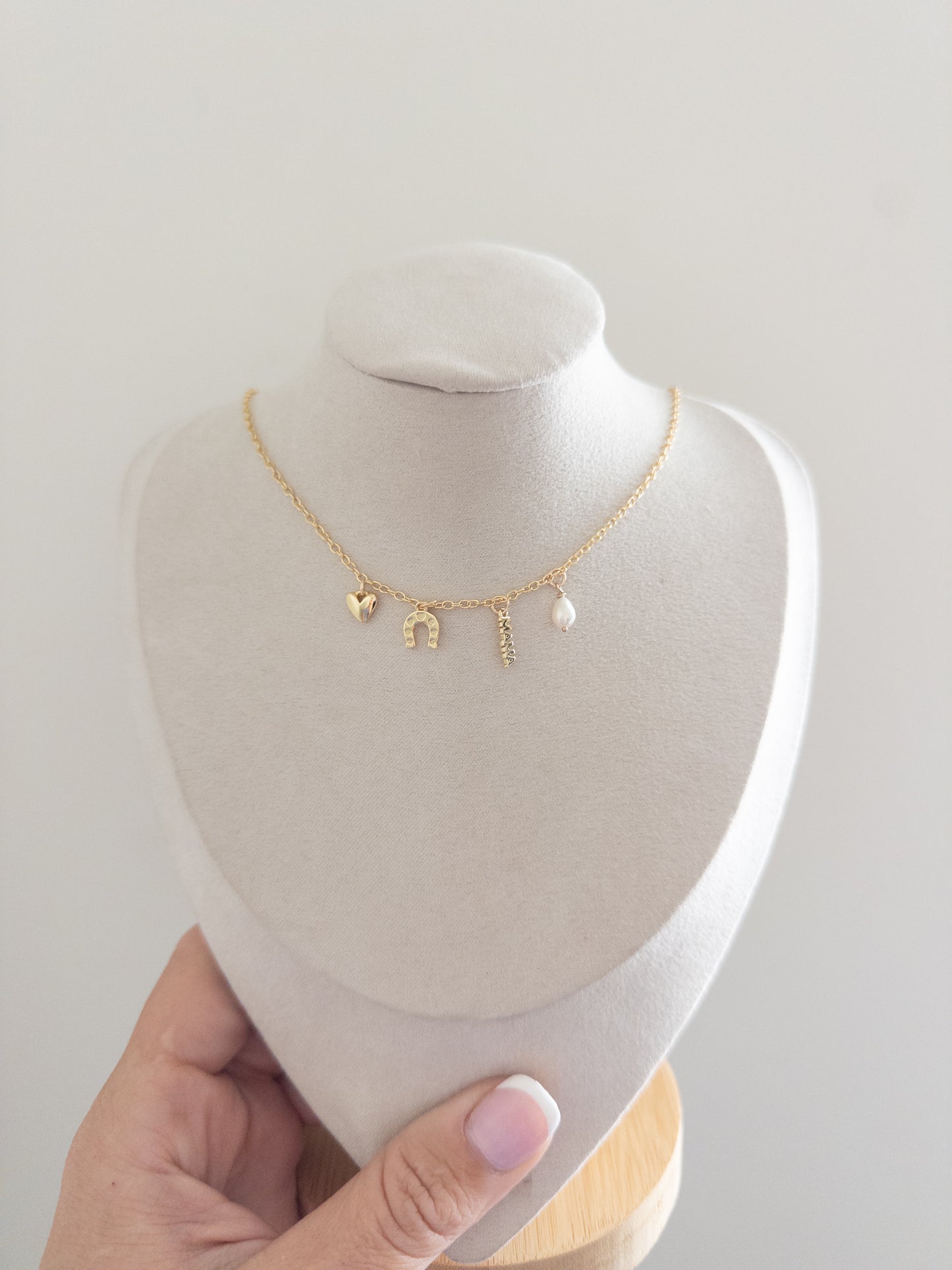 Dainty mama necklace