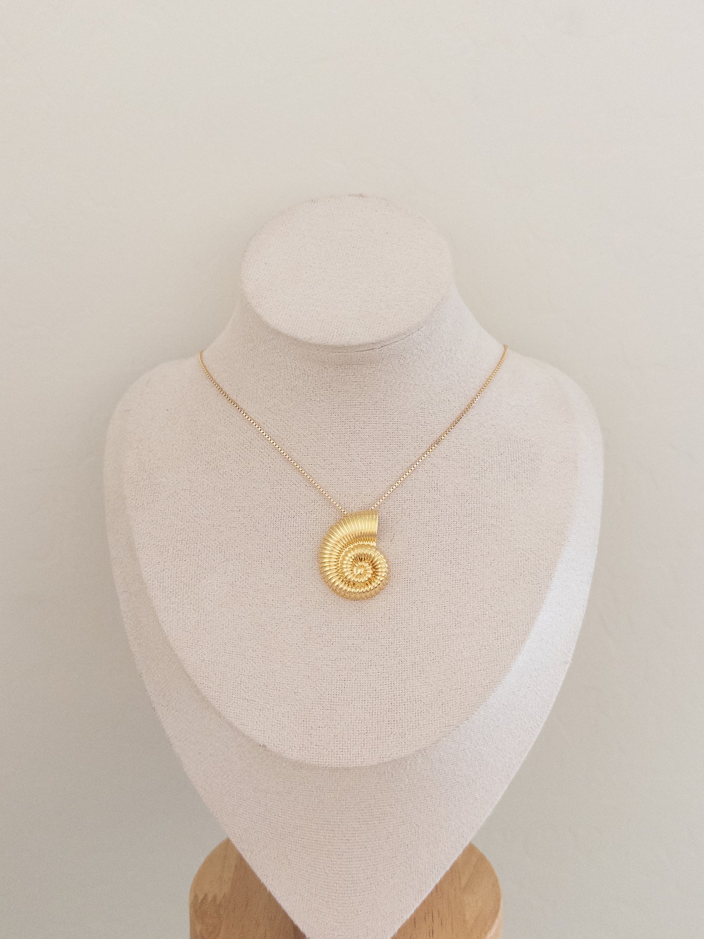 Twirl Shell Necklace